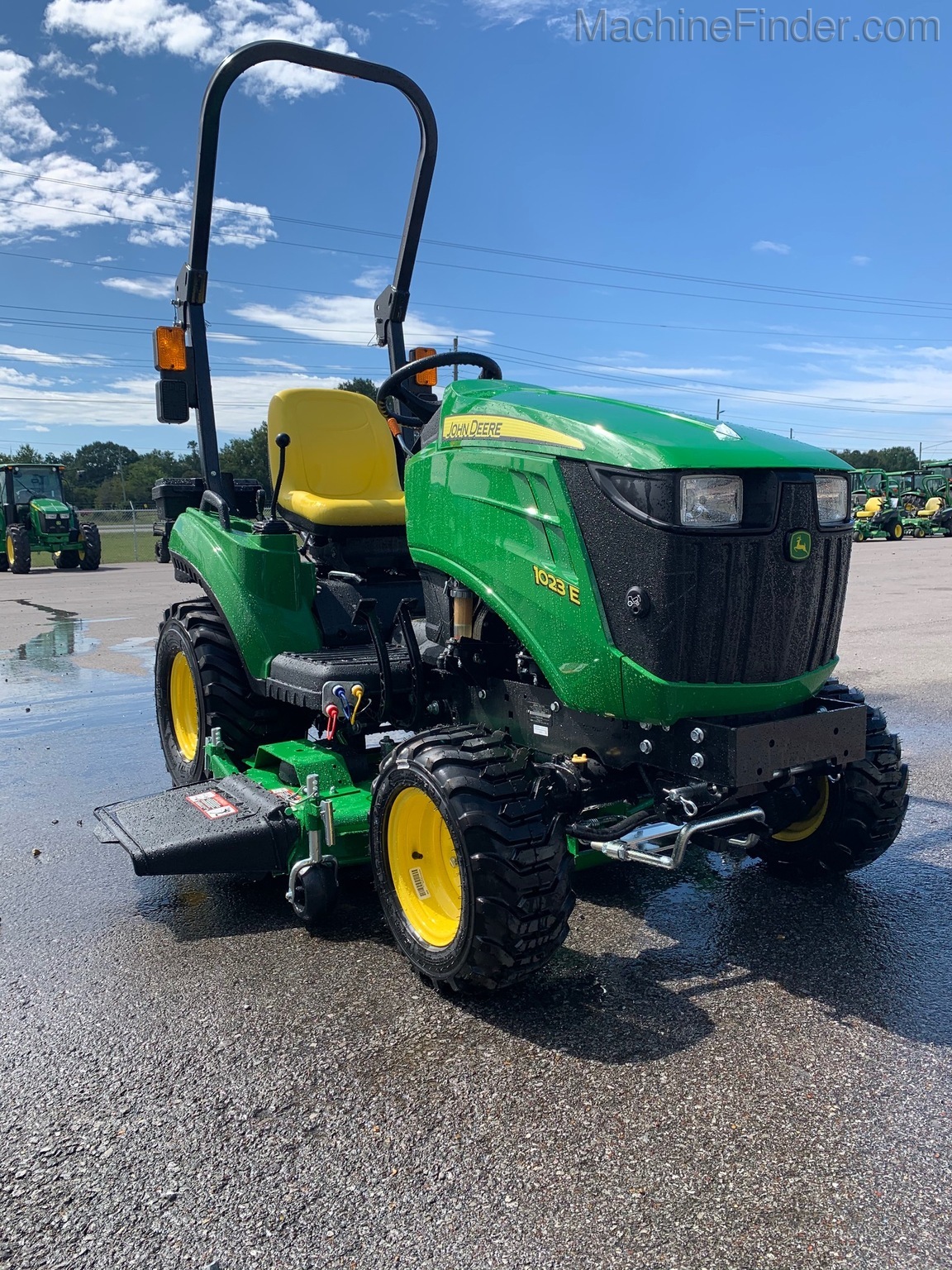 2020 John Deere 1023E Image 1