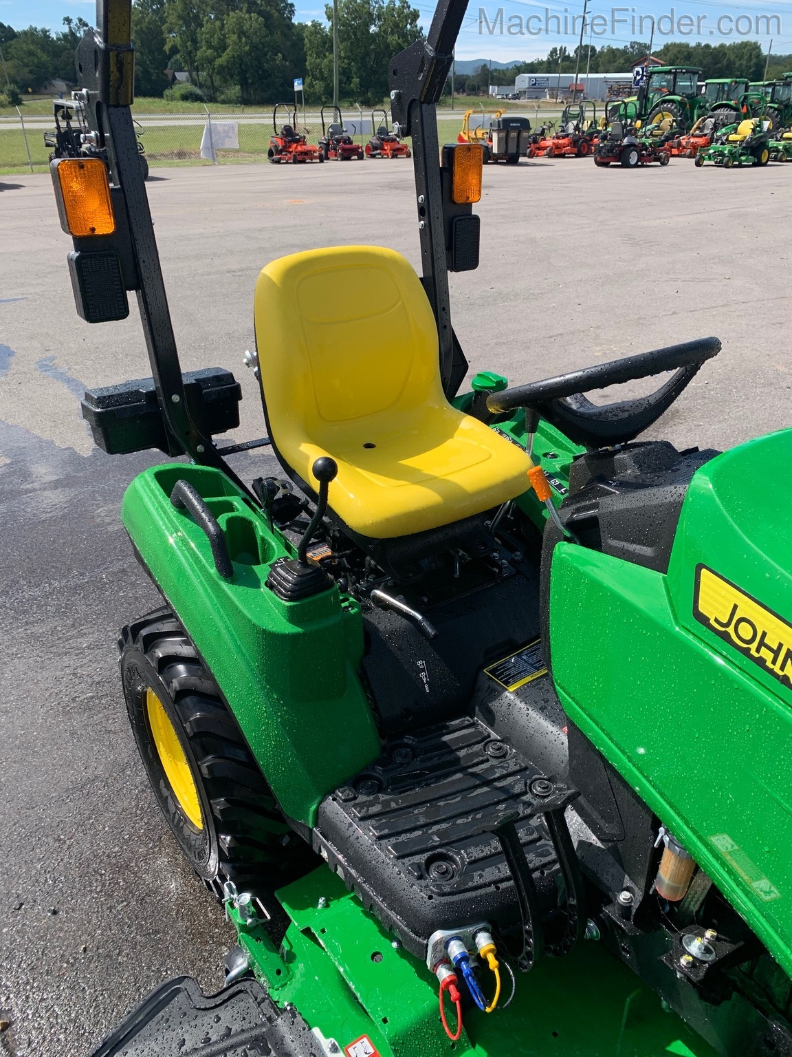 2020 John Deere 1023E Image 4