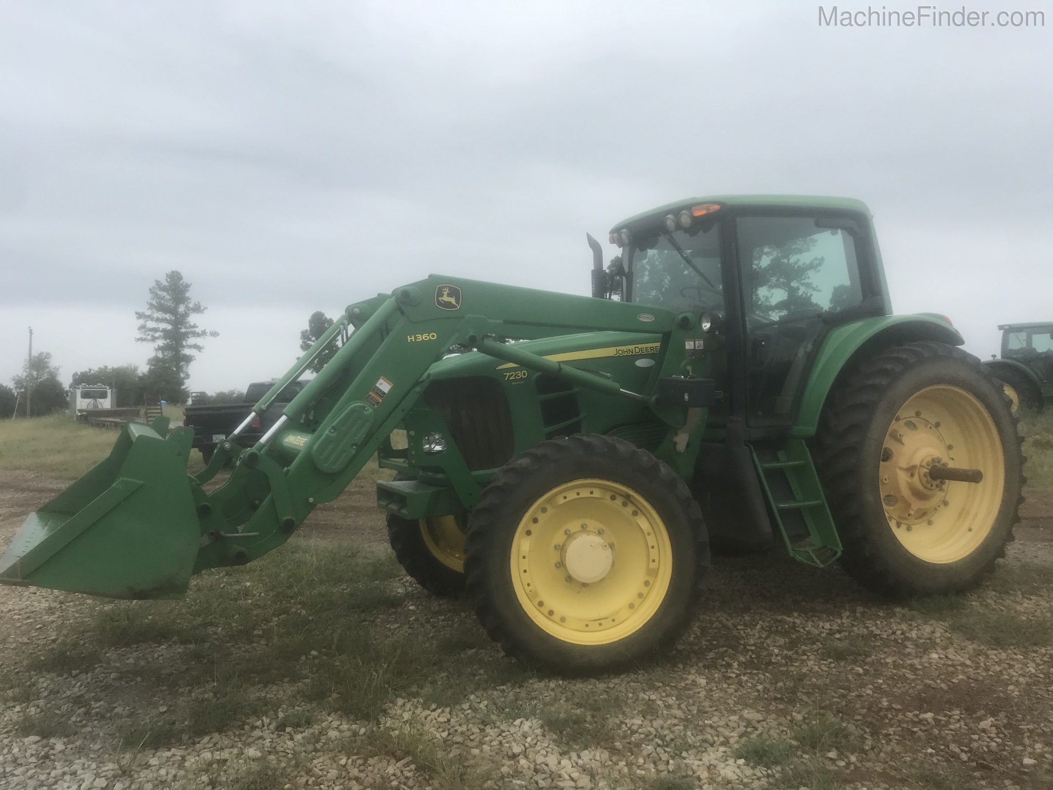 2011 John Deere 7230 Premium Image 2