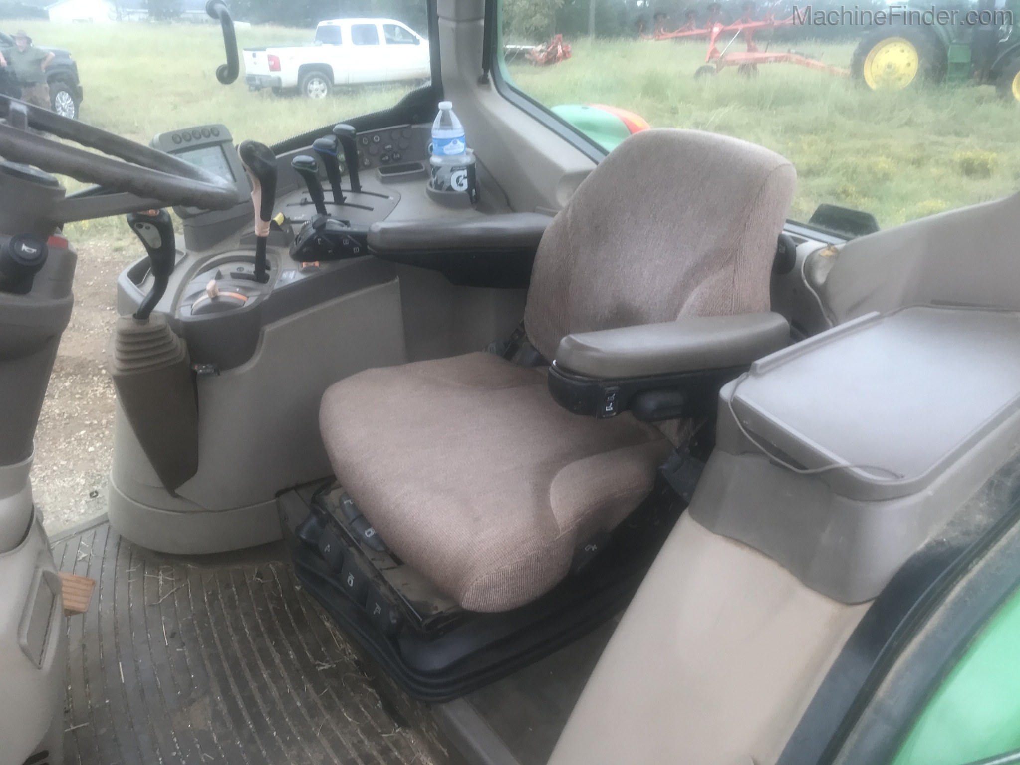 2011 John Deere 7230 Premium Image 10