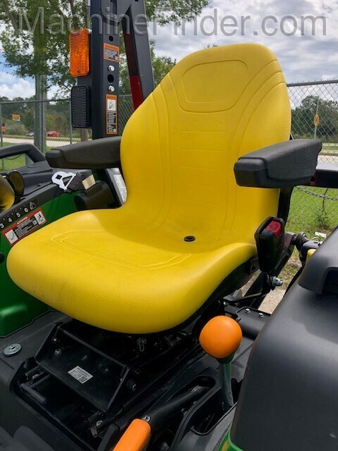 2020 John Deere 2038R Image 8