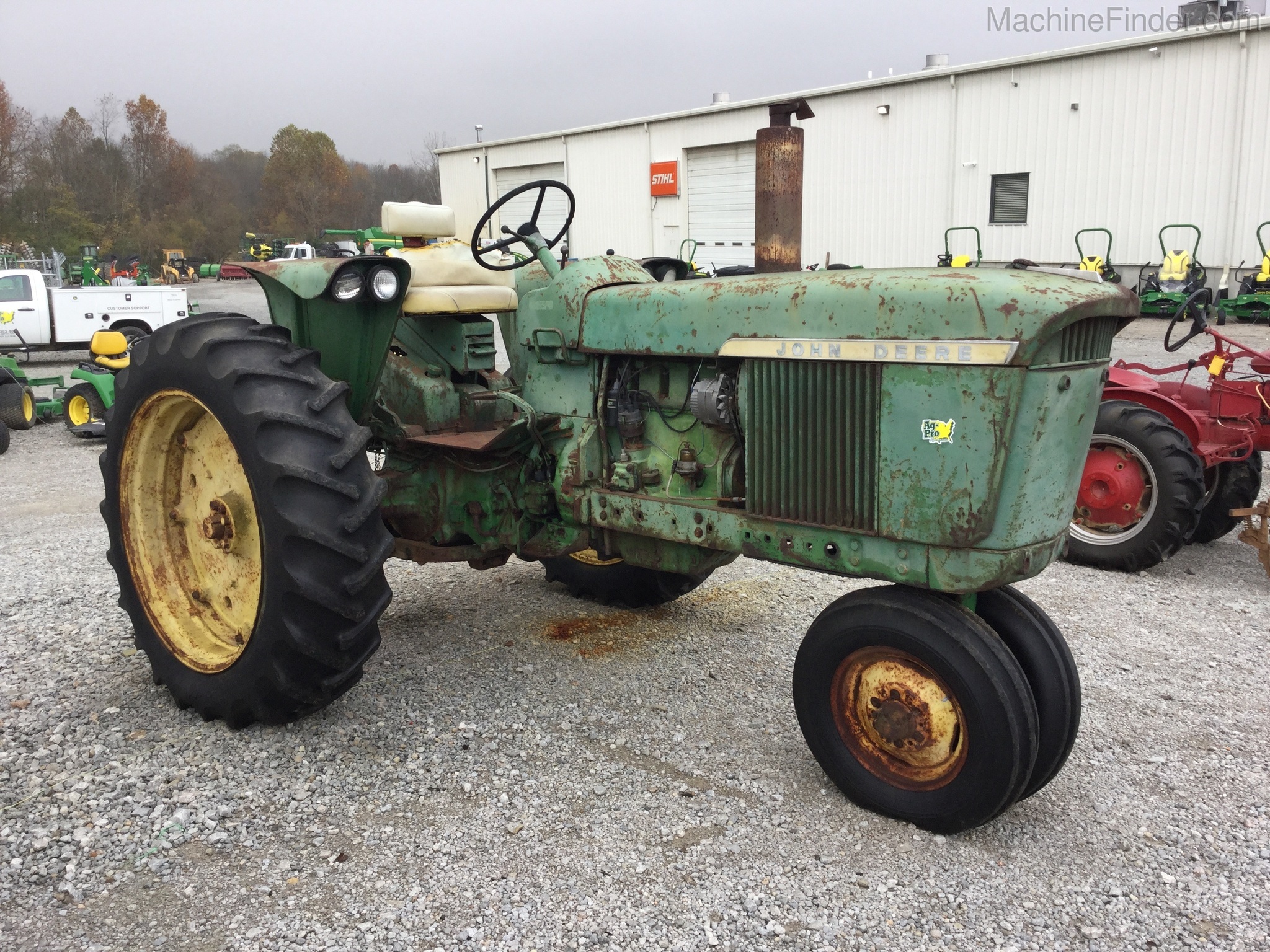 John Deere 3010 Image 1