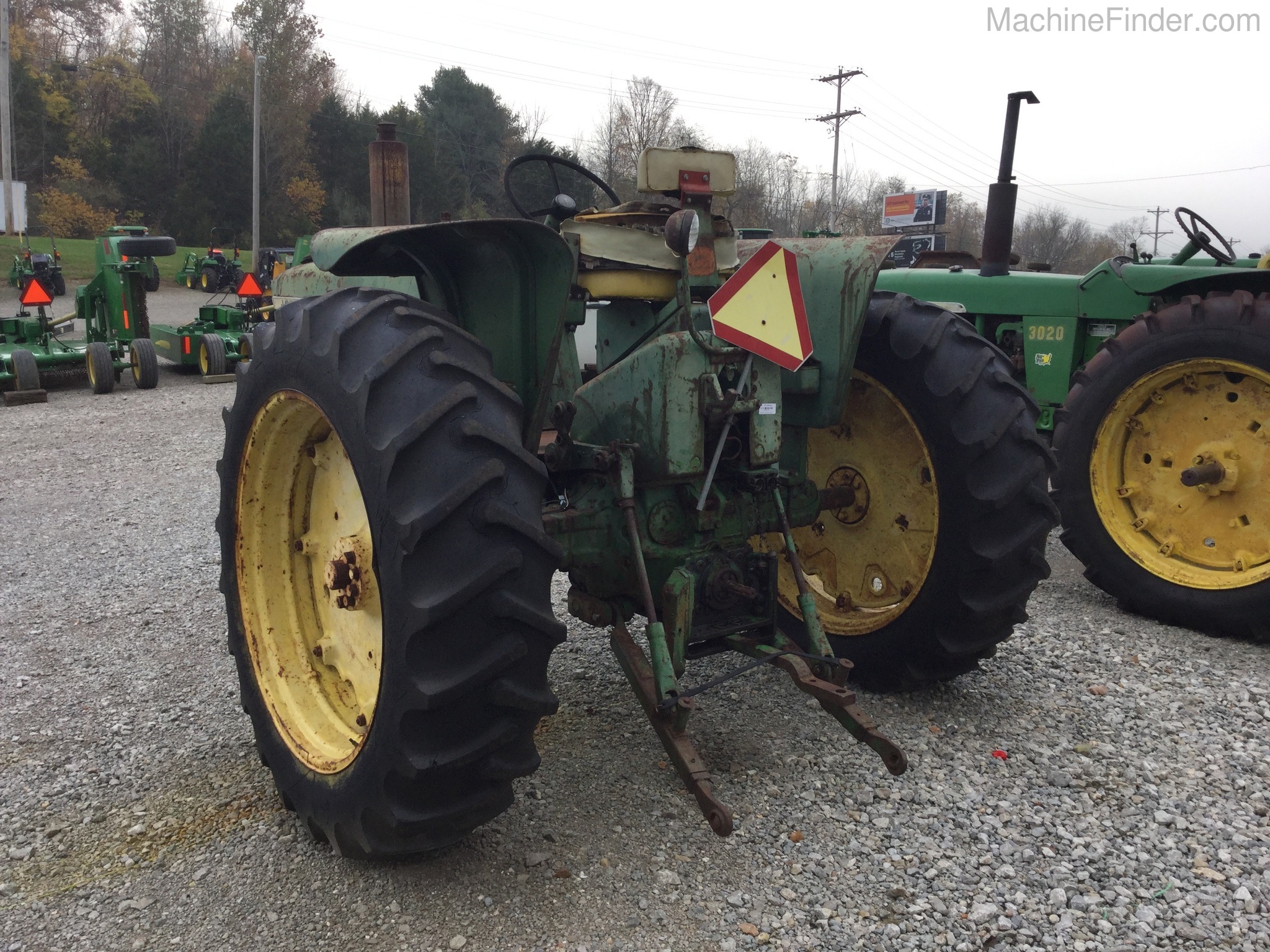 John Deere 3010 Image 4