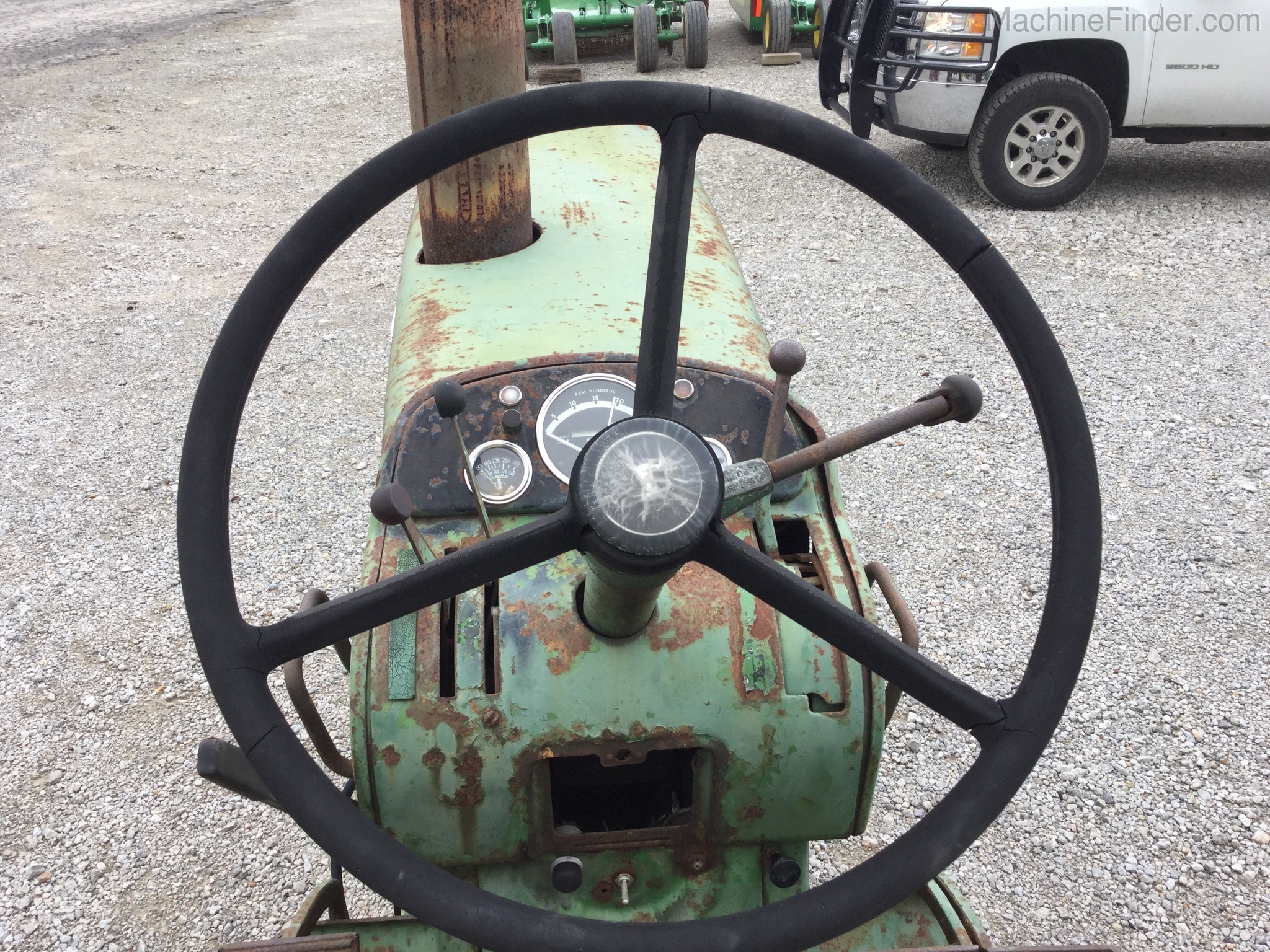 John Deere 3010 Image 6