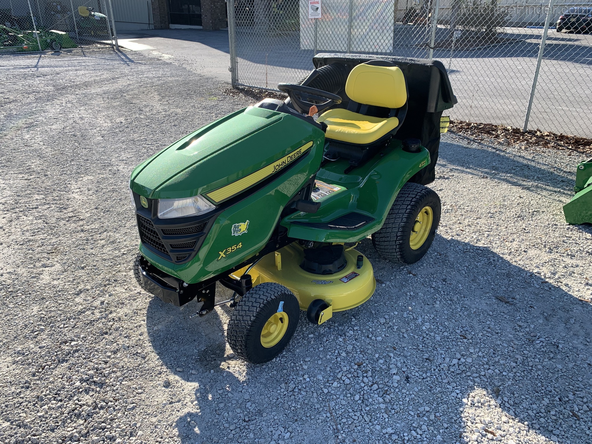 2021 John Deere X354 Image 2