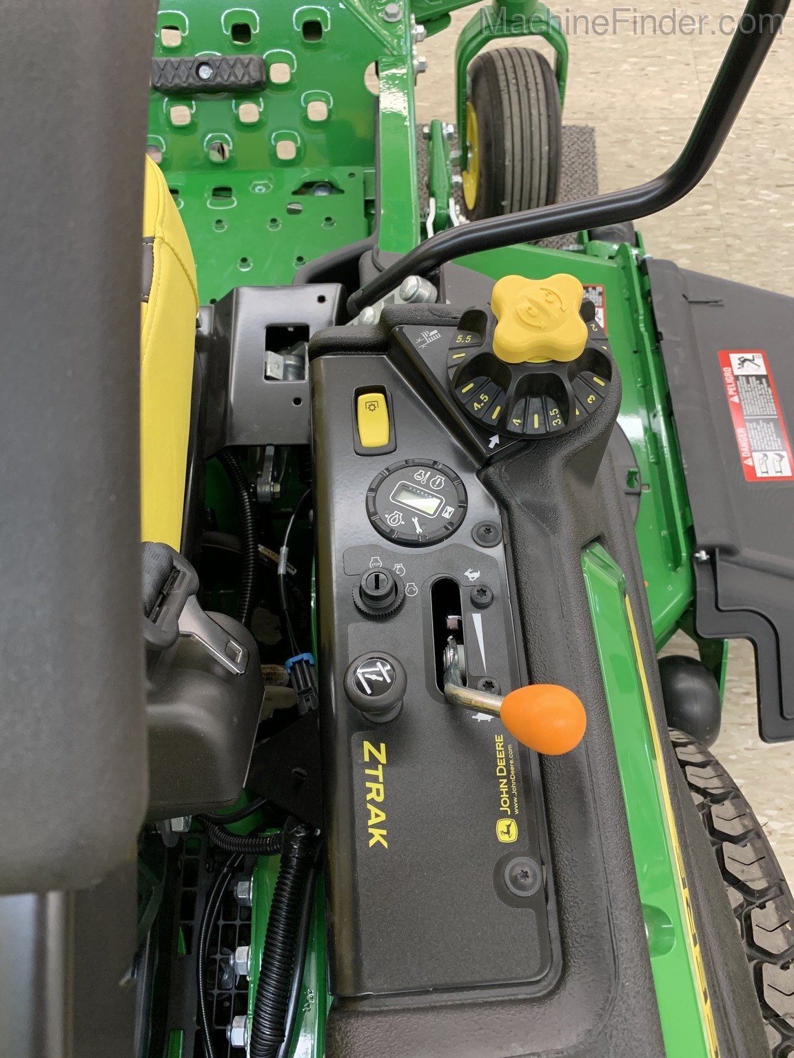 2020 John Deere Z930R Image 6