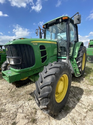 2008 John Deere 7230 Image 2