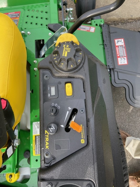 2025 John Deere Z720E Image 6