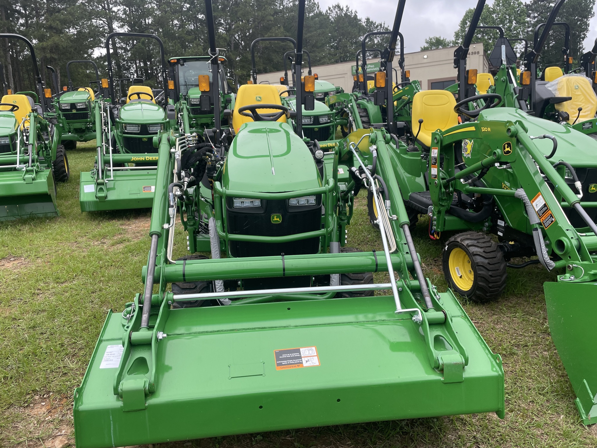 2024 John Deere 1025R Image 5