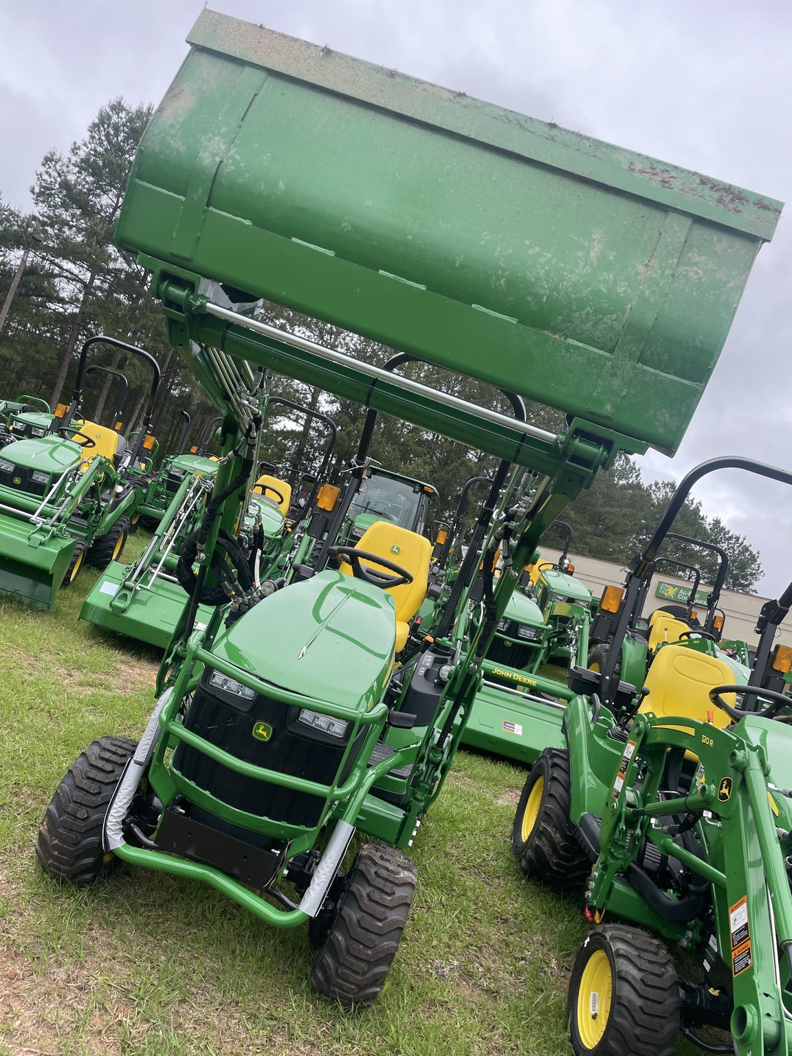 2024 John Deere 1025R Image 4