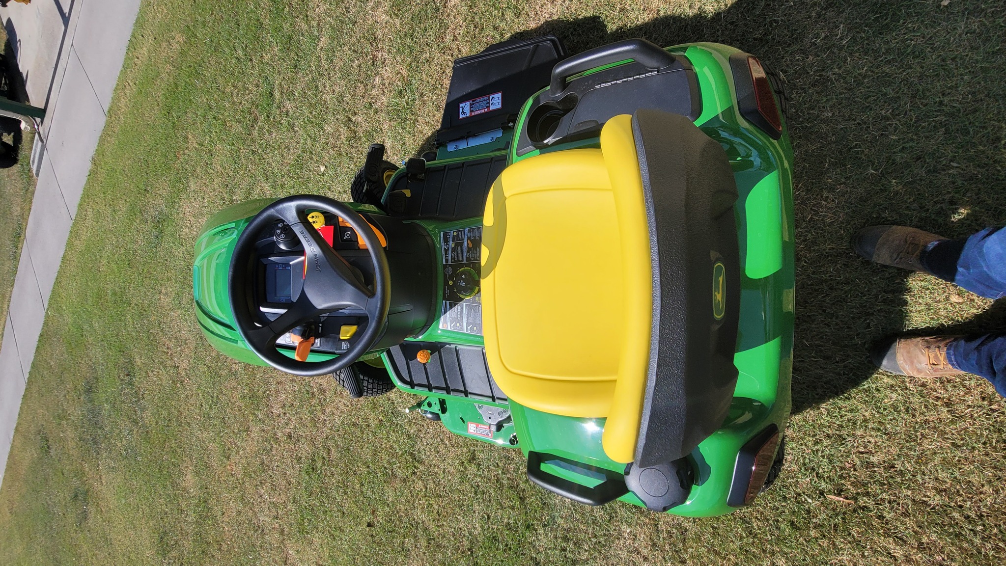2025 John Deere X570 Image 6