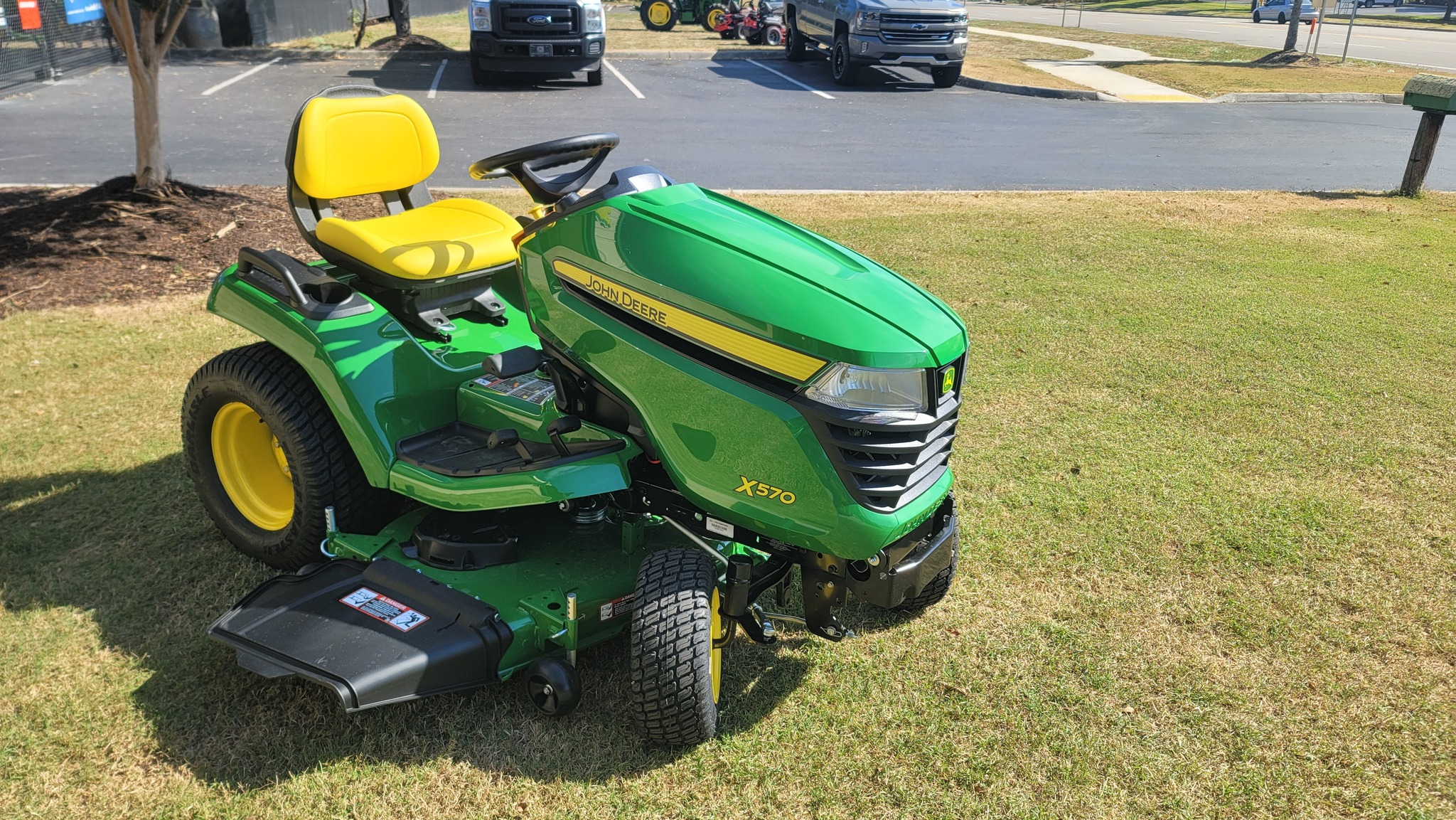 2025 John Deere X570 Image 3
