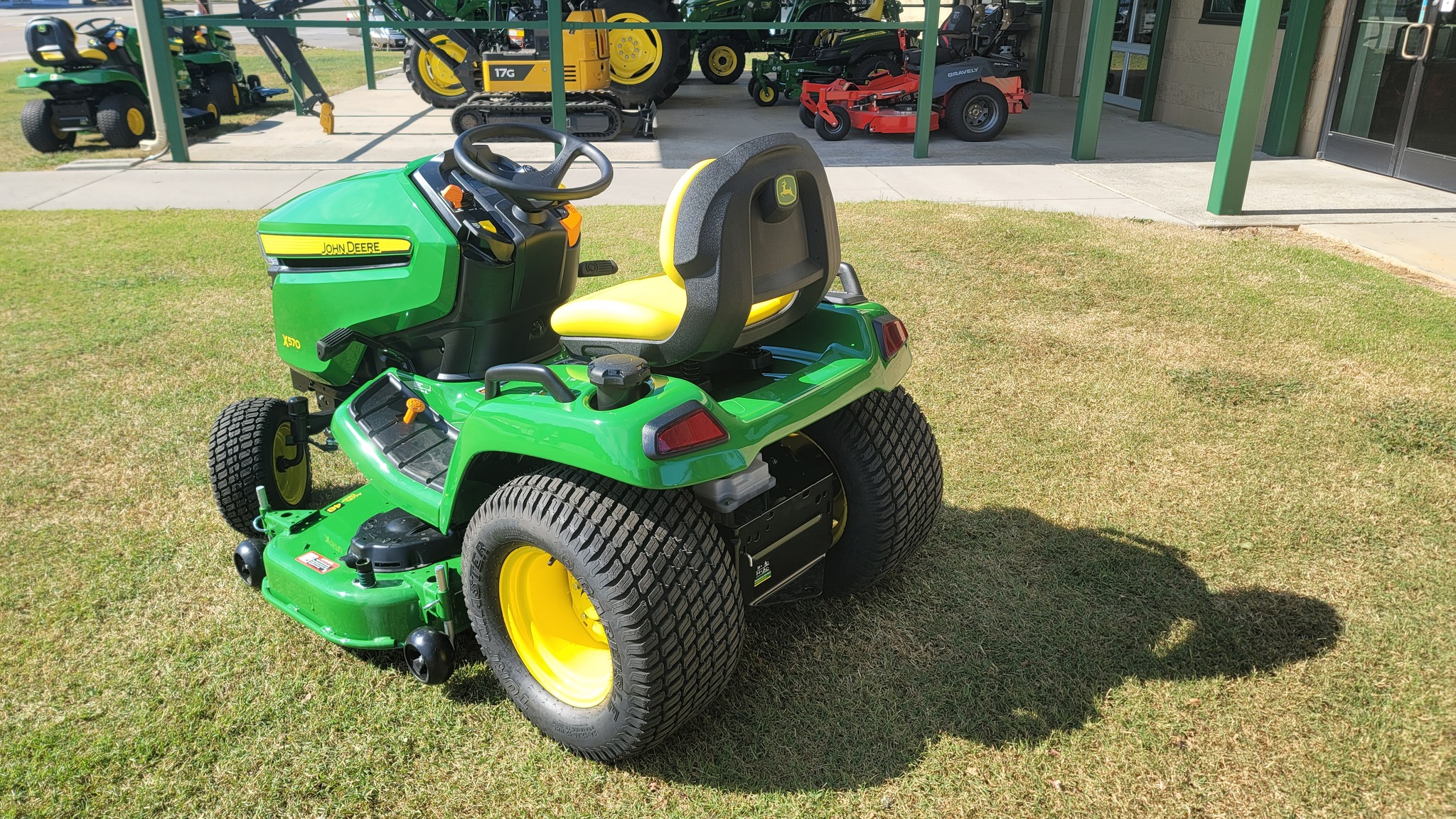 2025 John Deere X570 Image 5