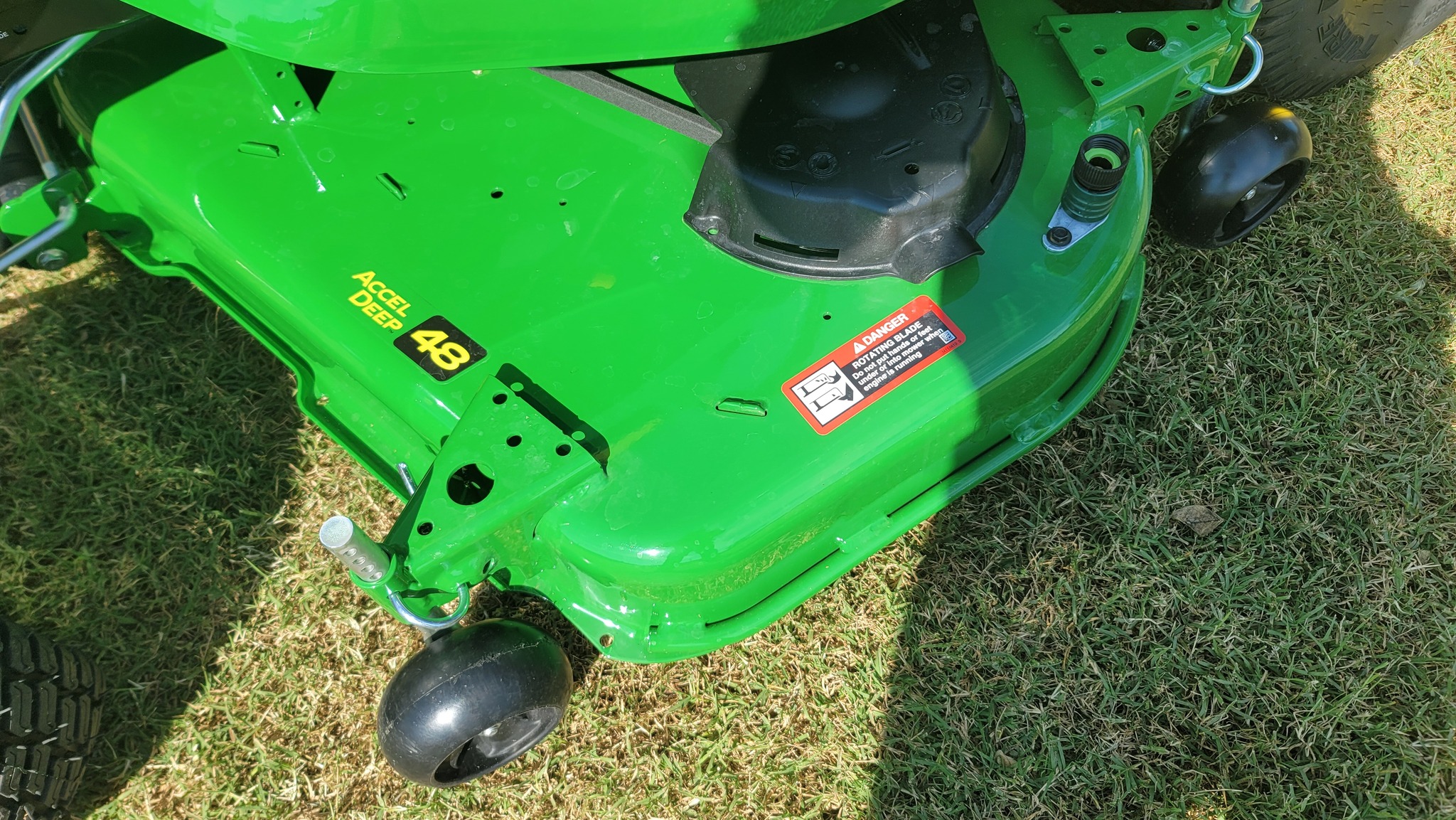 2025 John Deere X570 Image 7