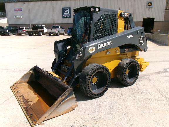 Photo of a 2023 John Deere 330G