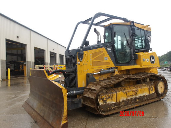 Photo of a 2024 John Deere 750L