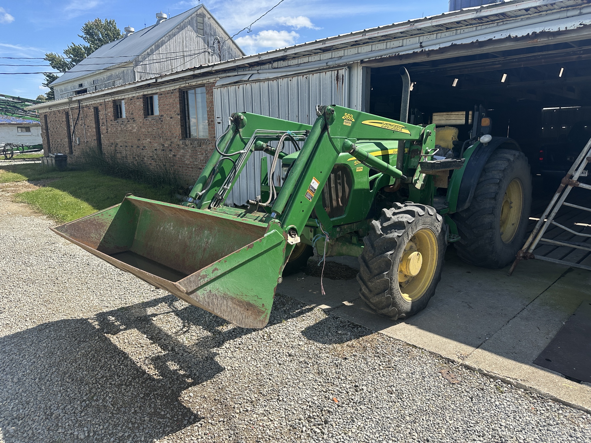 2009 John Deere 5095M Image 2
