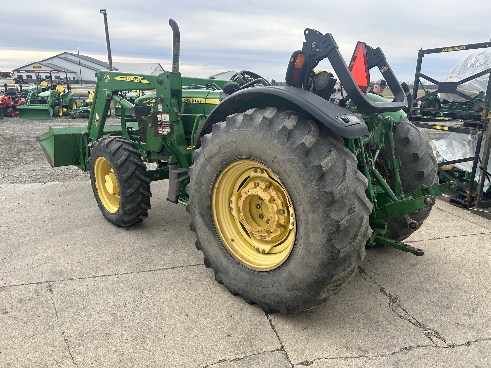 2009 John Deere 5095M Image 4