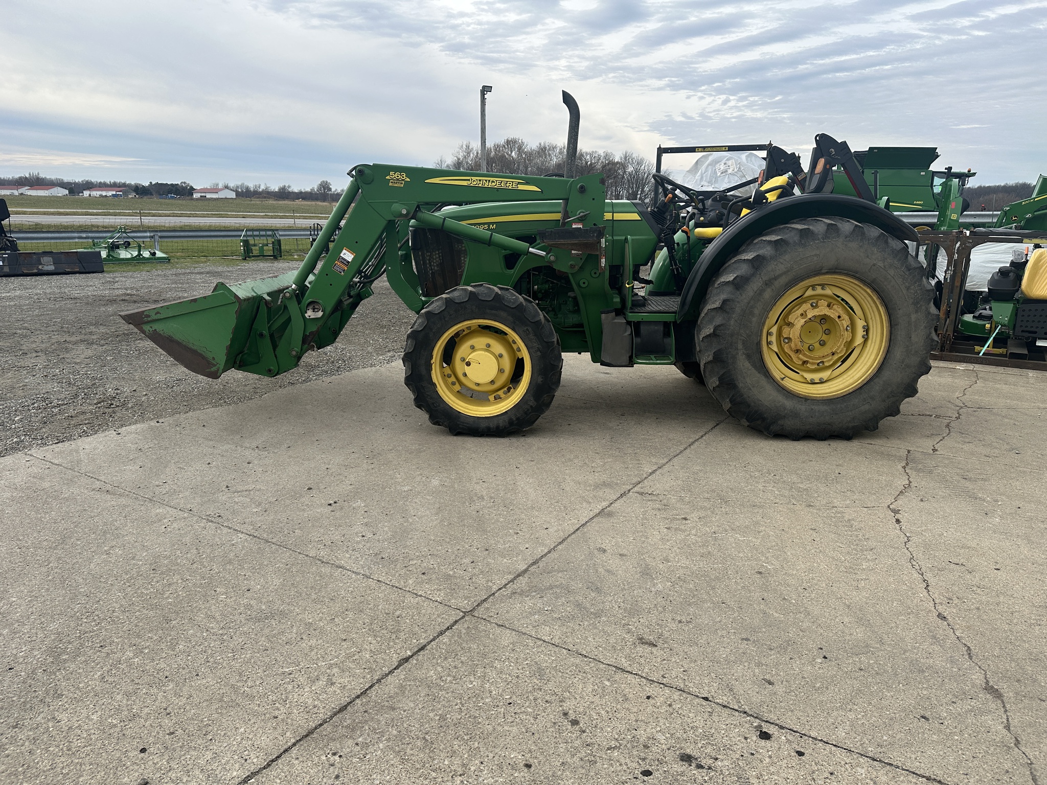 2009 John Deere 5095M Image 5