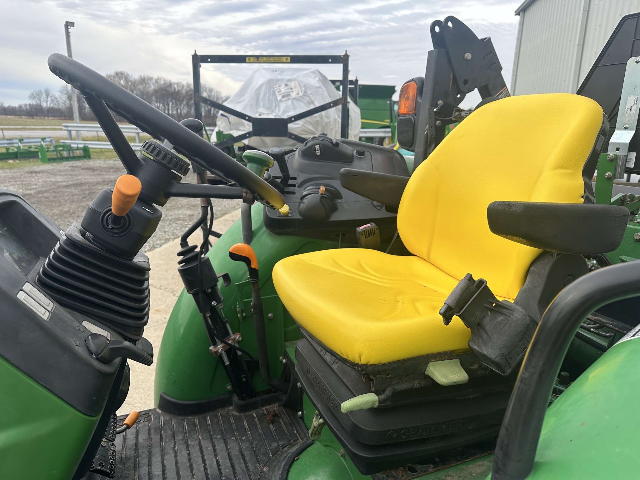 2009 John Deere 5095M Image 8