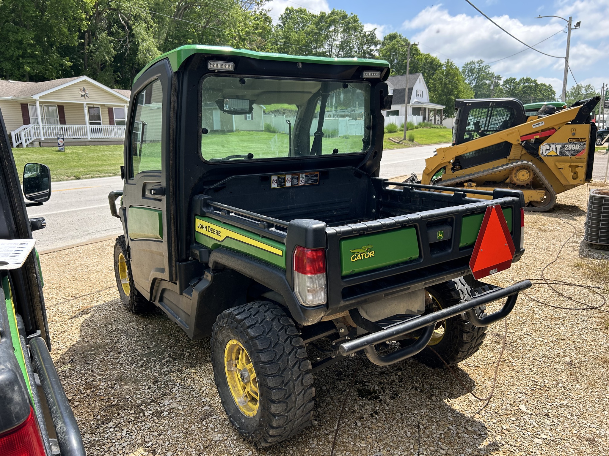  2022 John Deere XUV 835R at Heritage Tractor in Rockport, IL