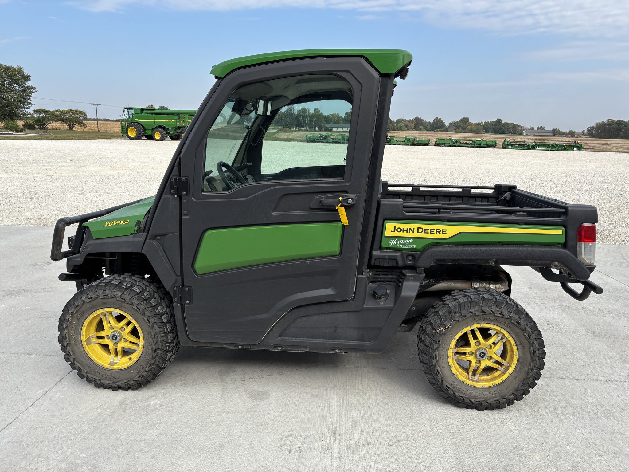  2022 John Deere XUV 835R at Heritage Tractor in Rockport, IL