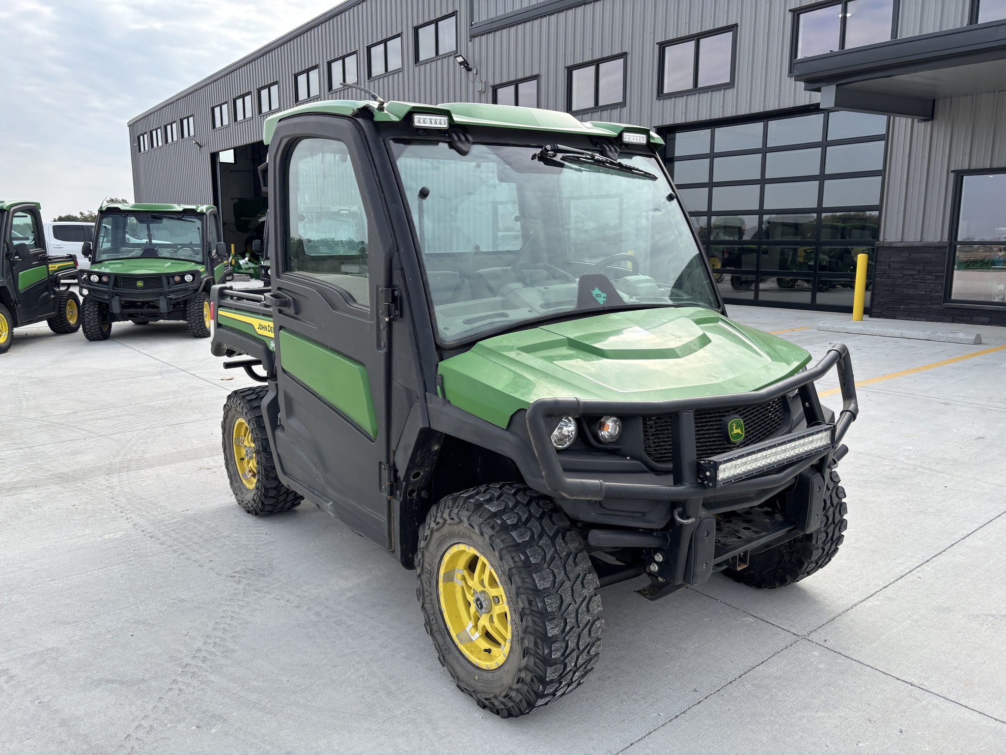  2022 John Deere XUV 835R at Heritage Tractor in Rockport, IL