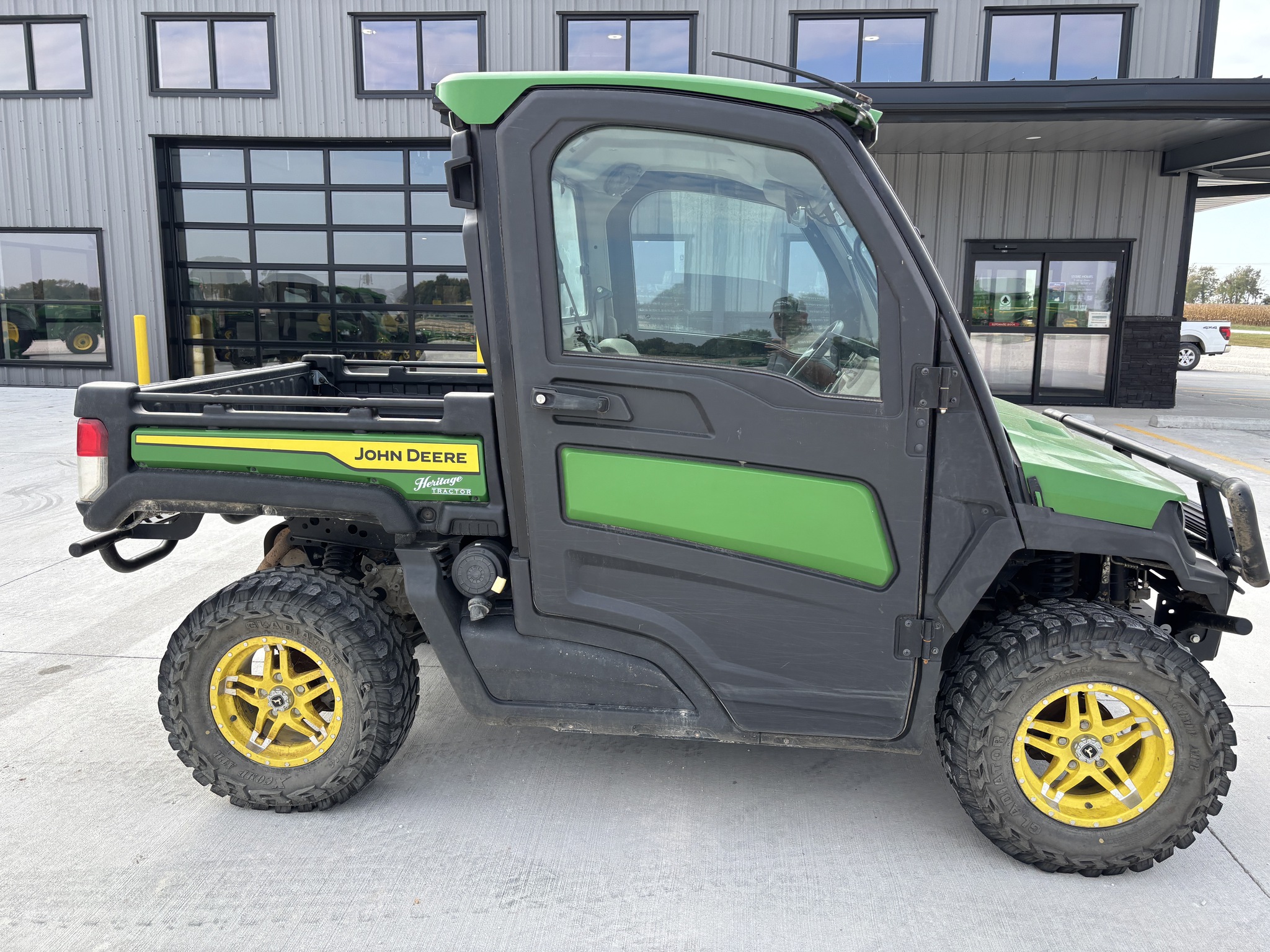  2022 John Deere XUV 835R at Heritage Tractor in Rockport, IL