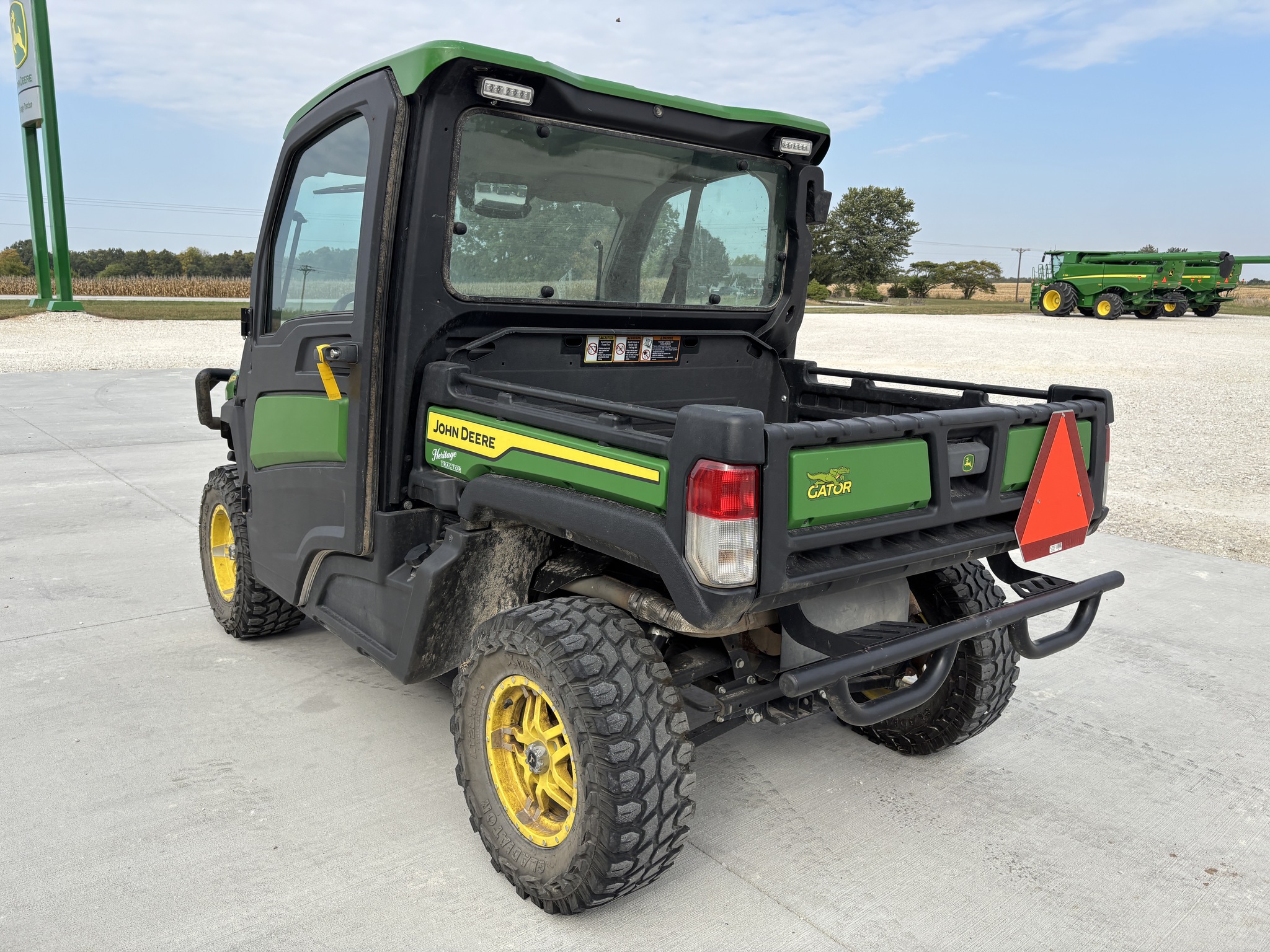  2022 John Deere XUV 835R at Heritage Tractor in Rockport, IL