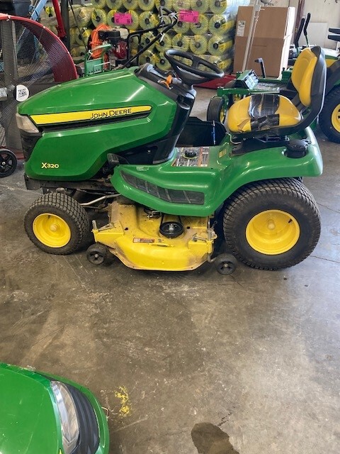 2014 John Deere X320 Image 6