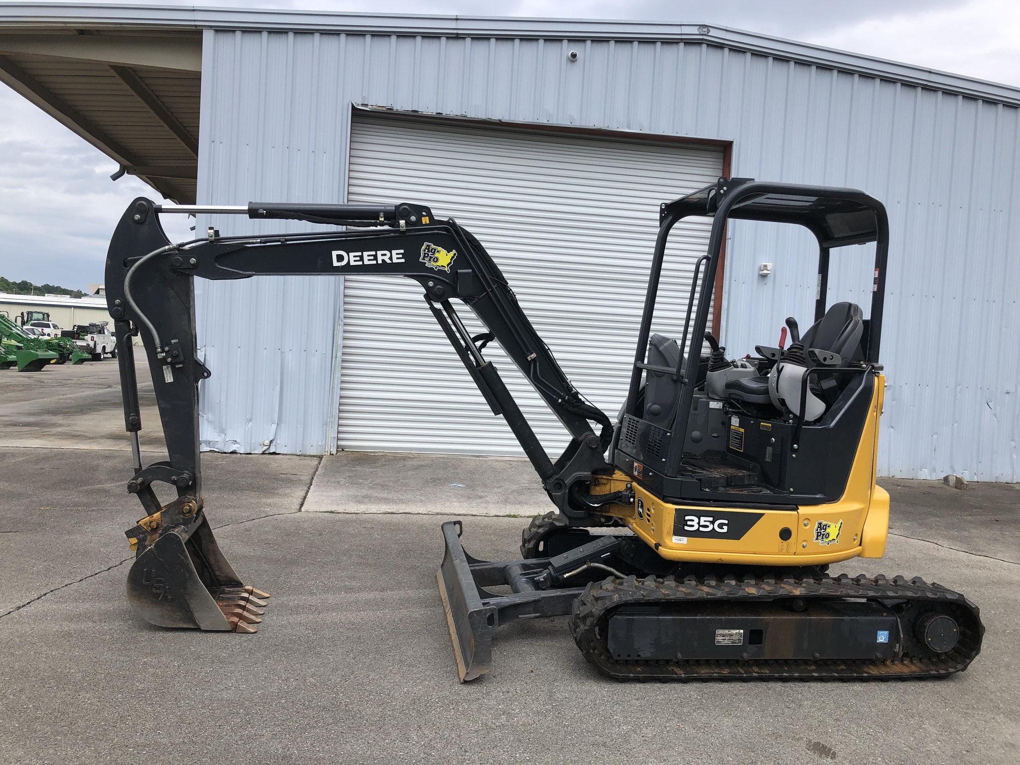 2023 John Deere 35G Image 4