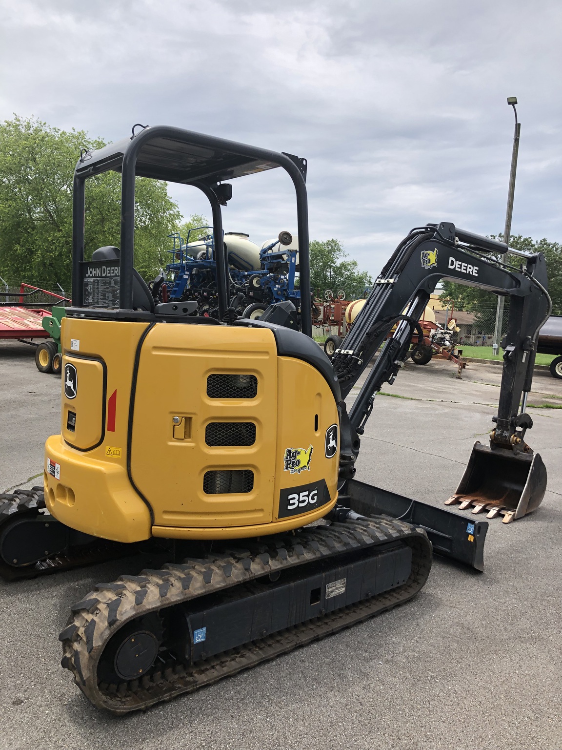 2023 John Deere 35G Image 3