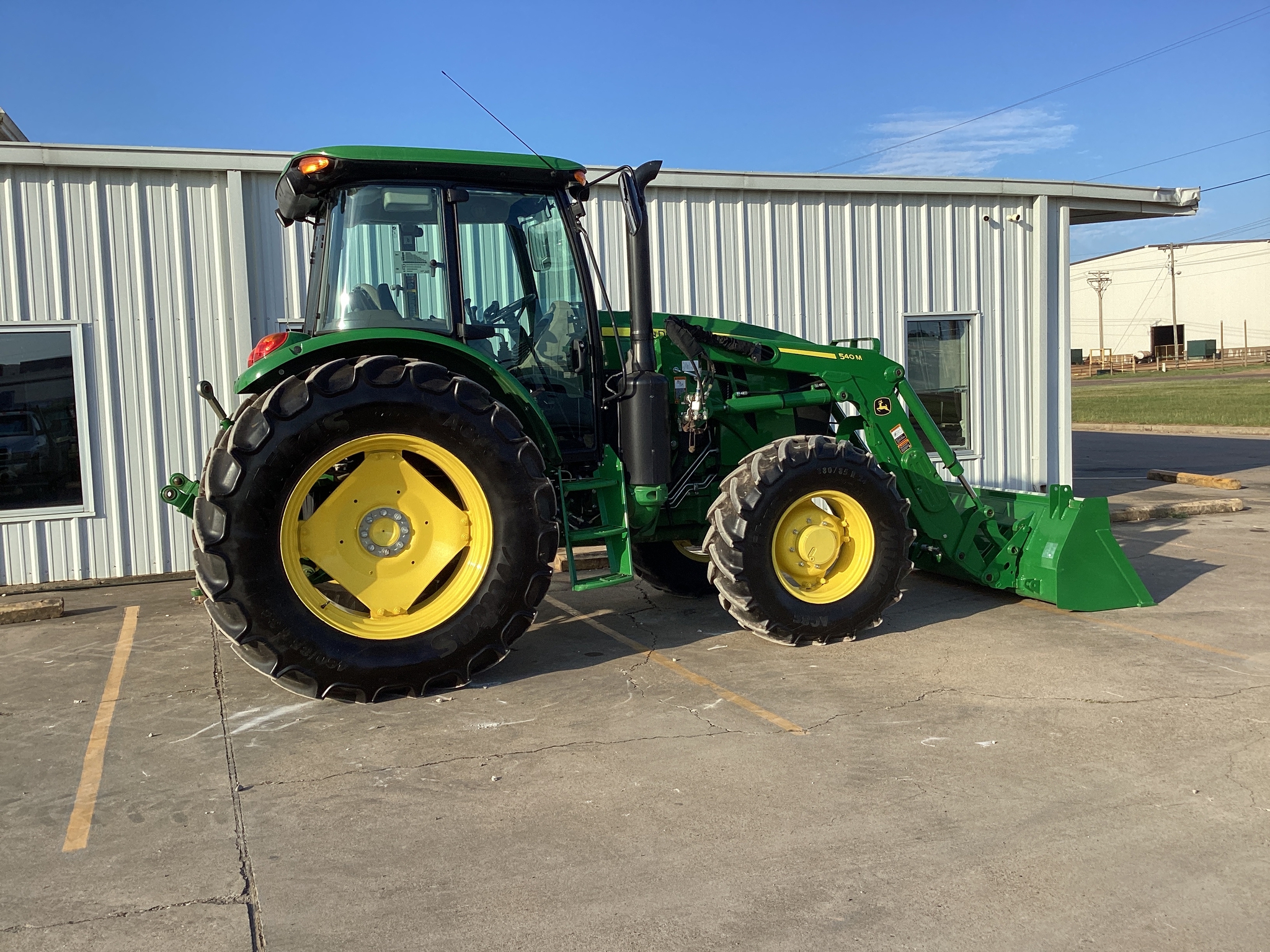 2023 John Deere 6105E Cab Image 11