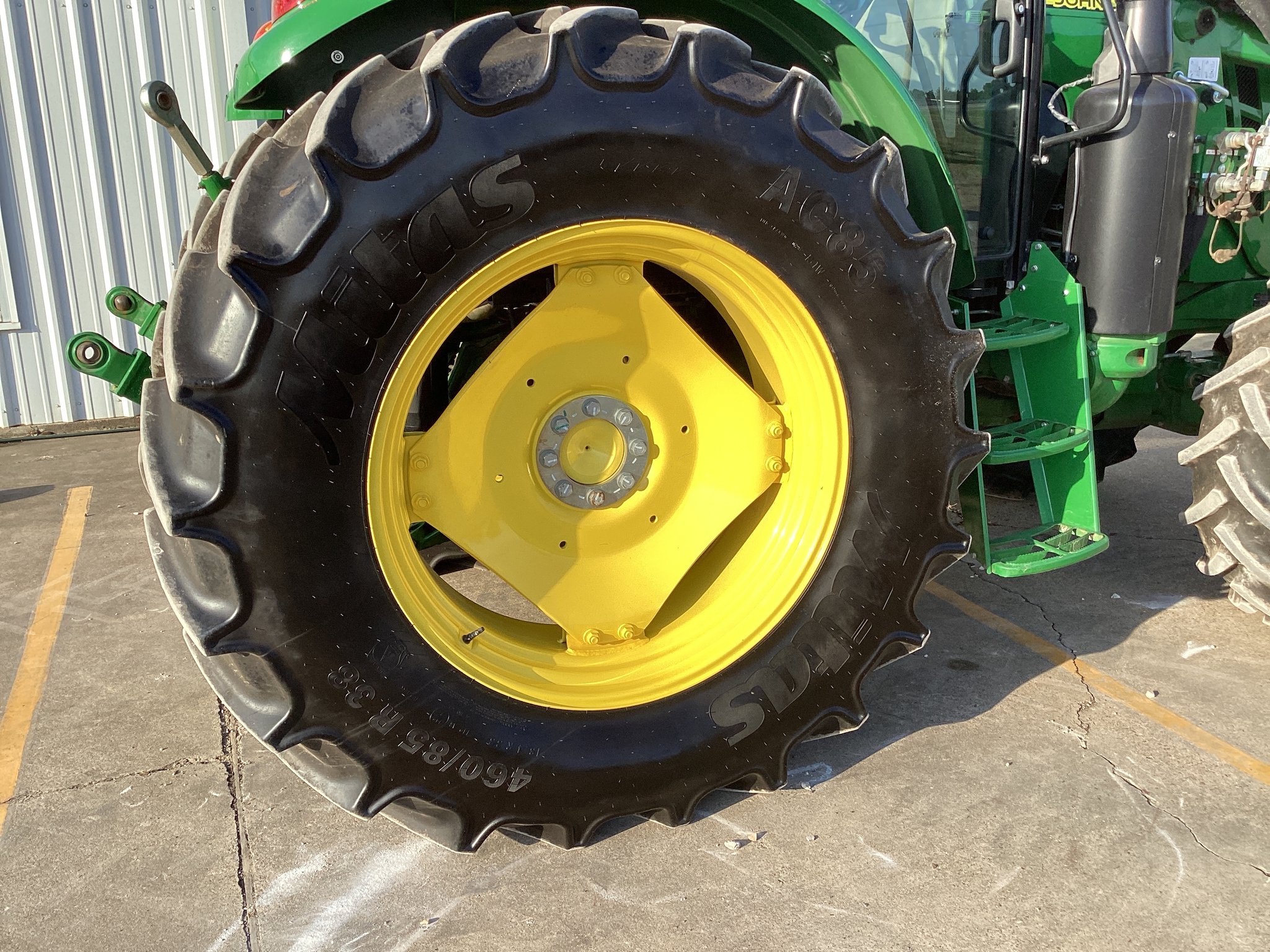 2023 John Deere 6105E Cab Image 29
