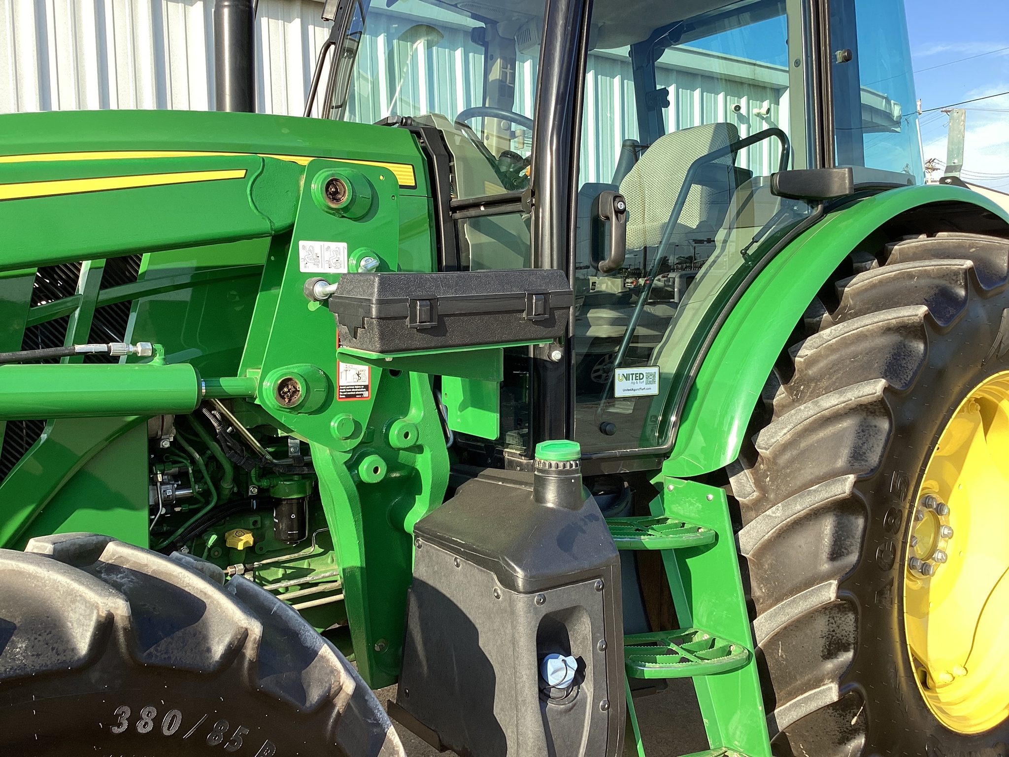 2023 John Deere 6105E Cab Image 21