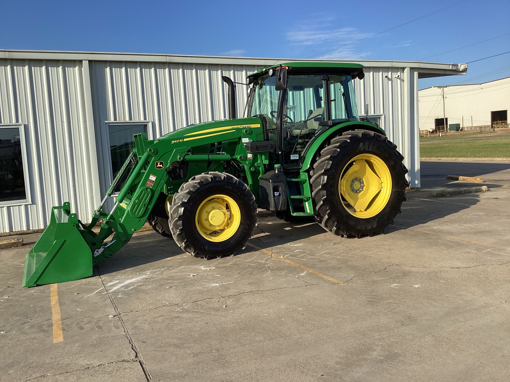 2023 John Deere 6105E Cab Image 2