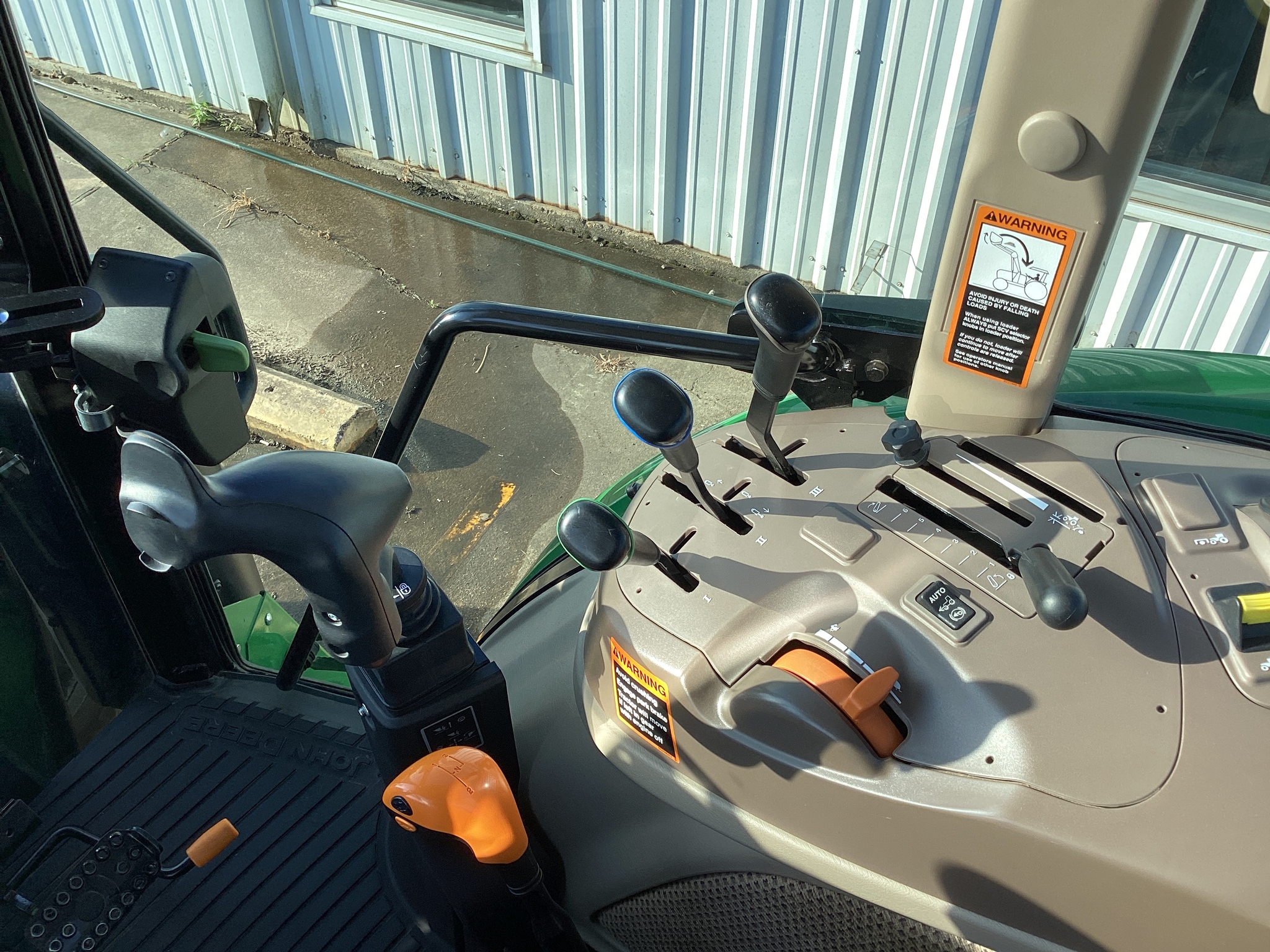 2023 John Deere 6105E Cab Image 18