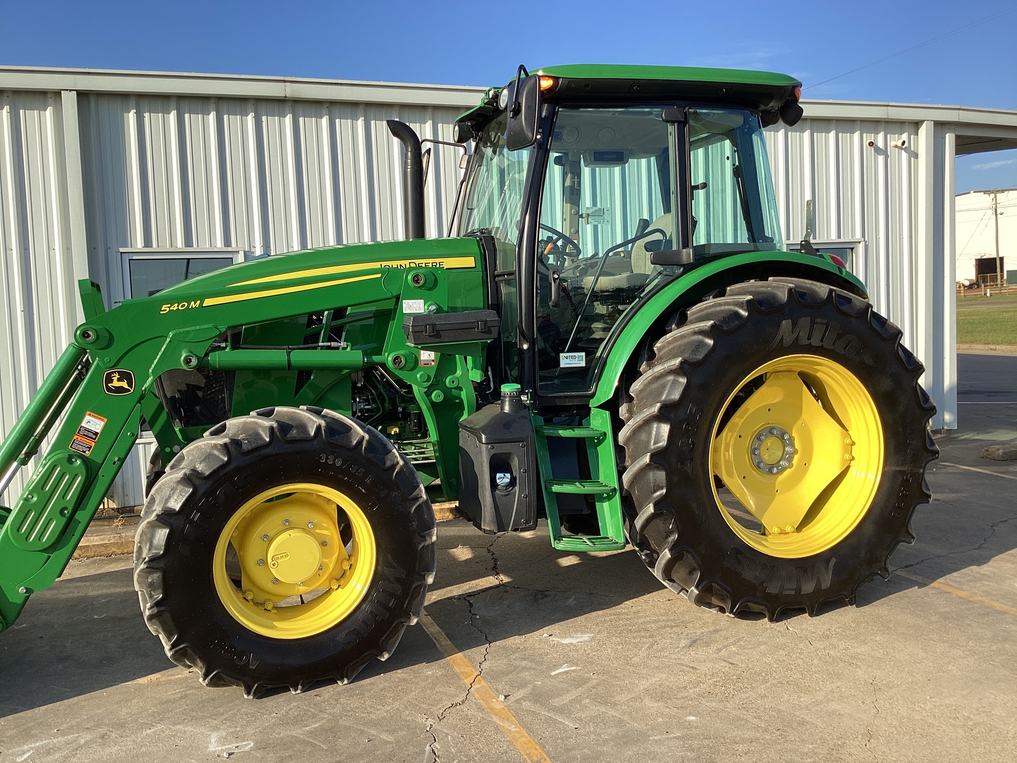 2023 John Deere 6105E Cab Image 3