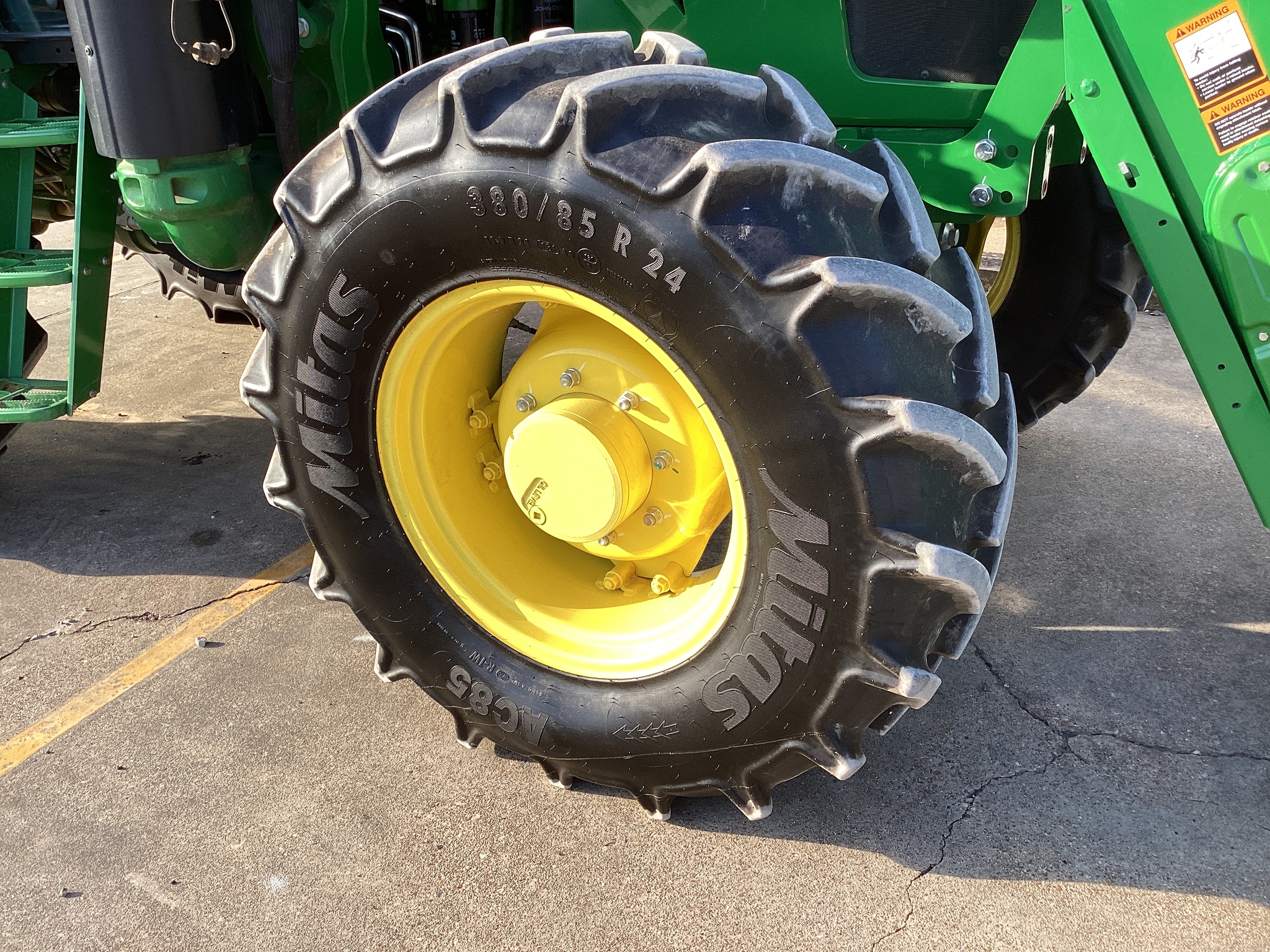2023 John Deere 6105E Cab Image 28