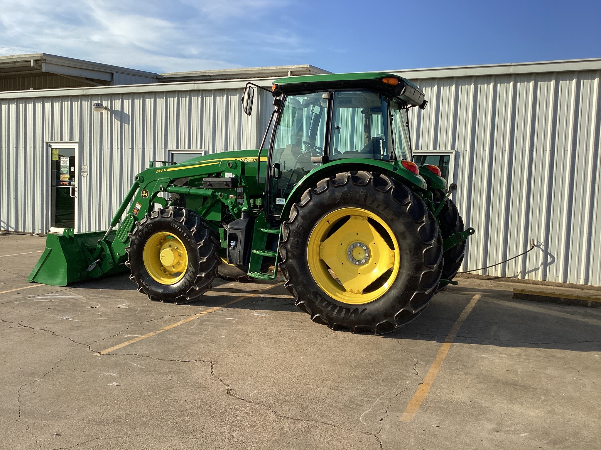 2023 John Deere 6105E Cab Image 13