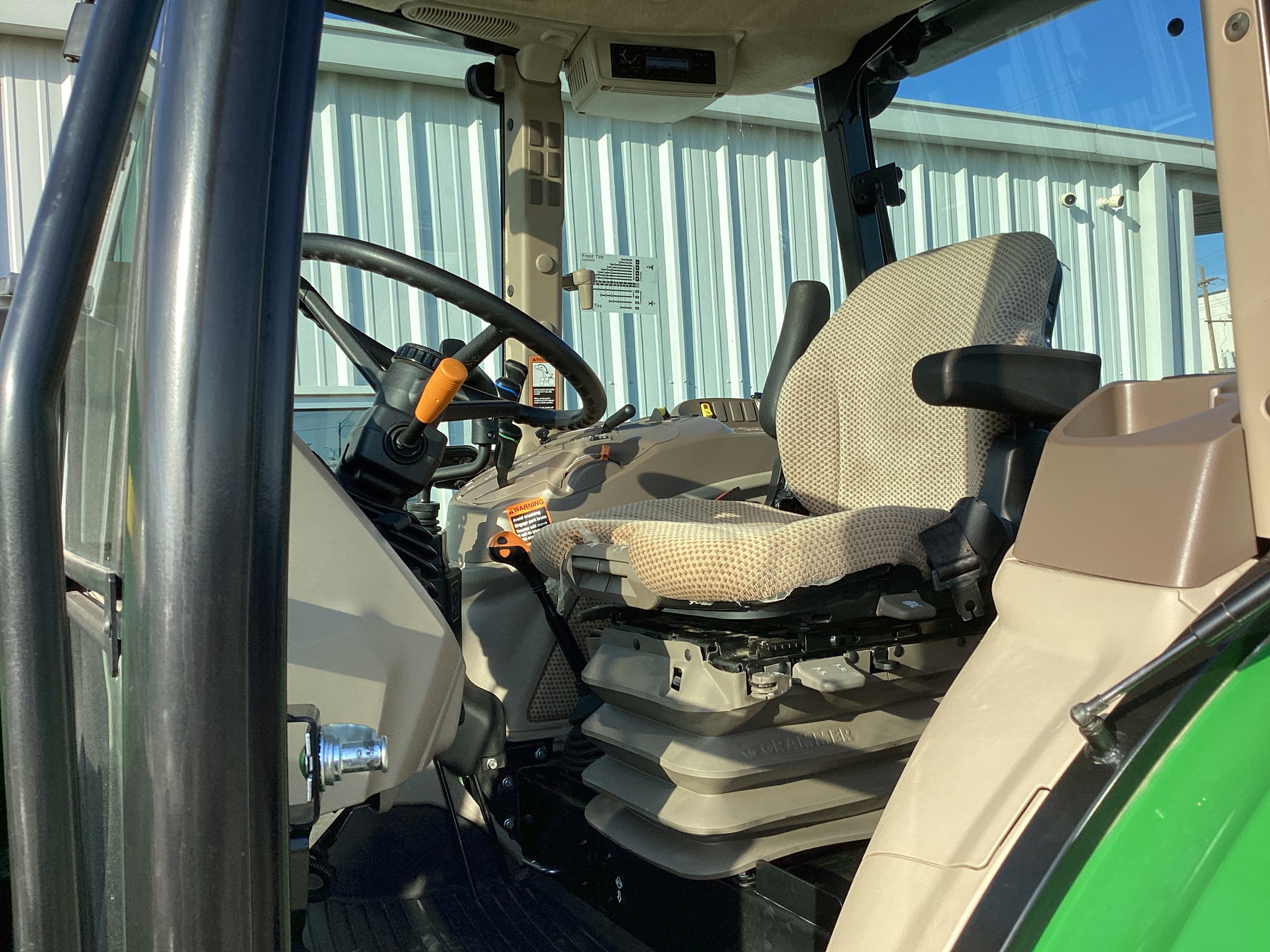 2023 John Deere 6105E Cab Image 15