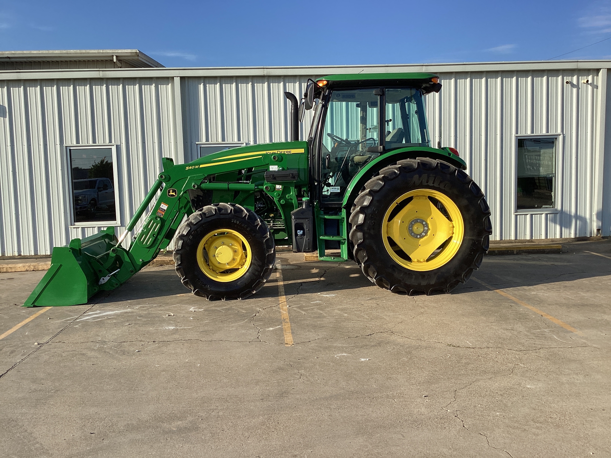 2023 John Deere 6105E Cab Image 1