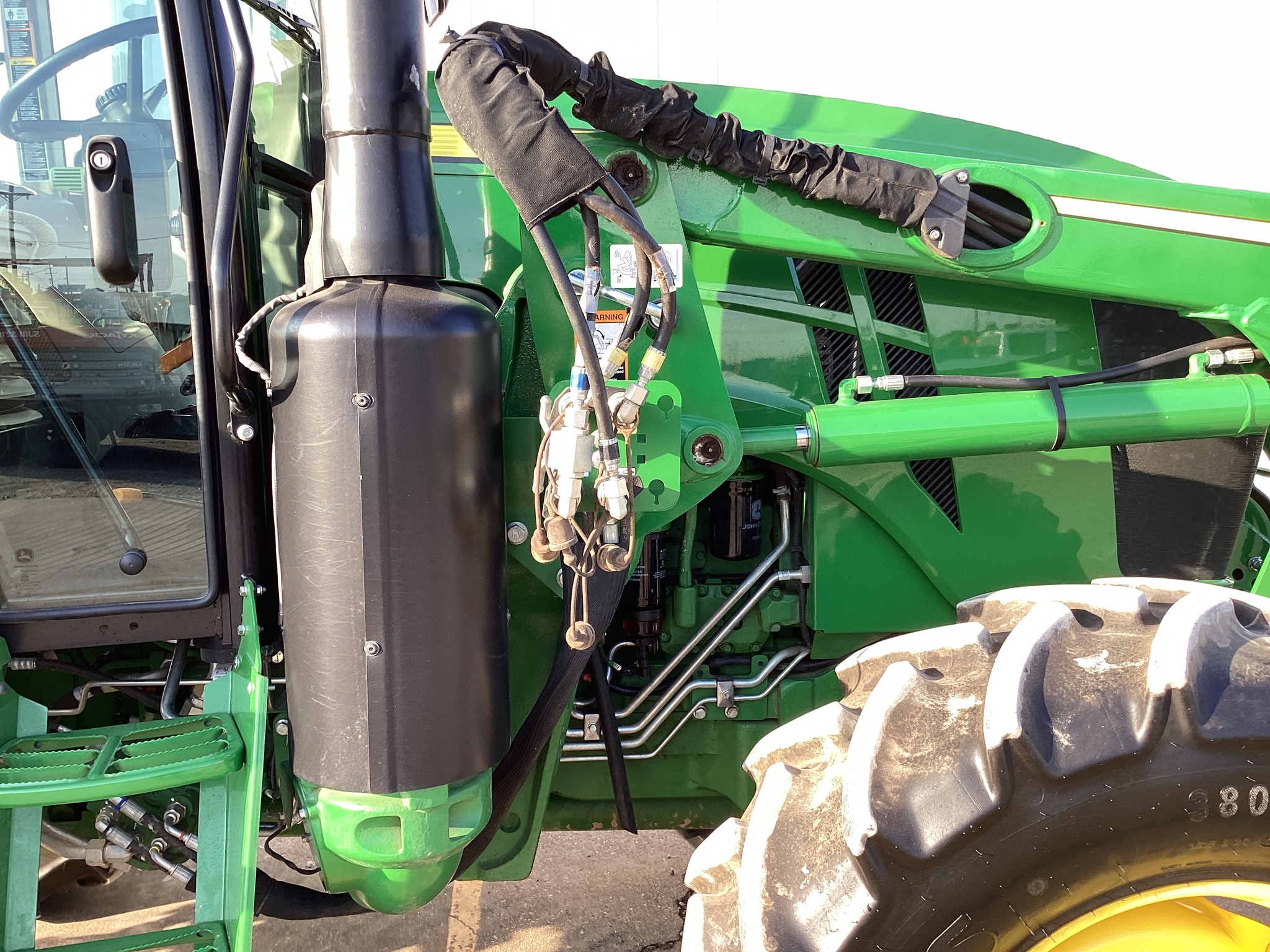 2023 John Deere 6105E Cab Image 22