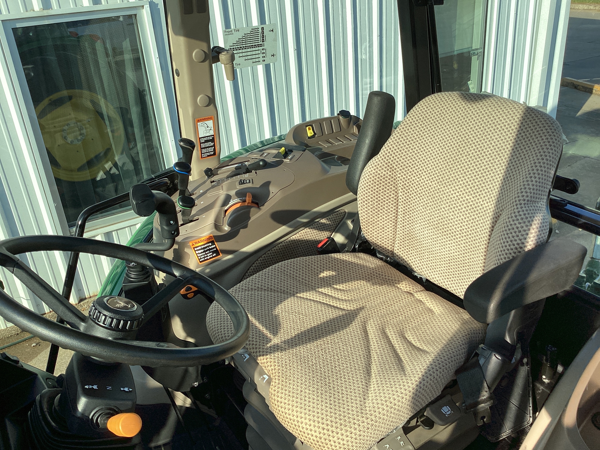 2023 John Deere 6105E Cab Image 17