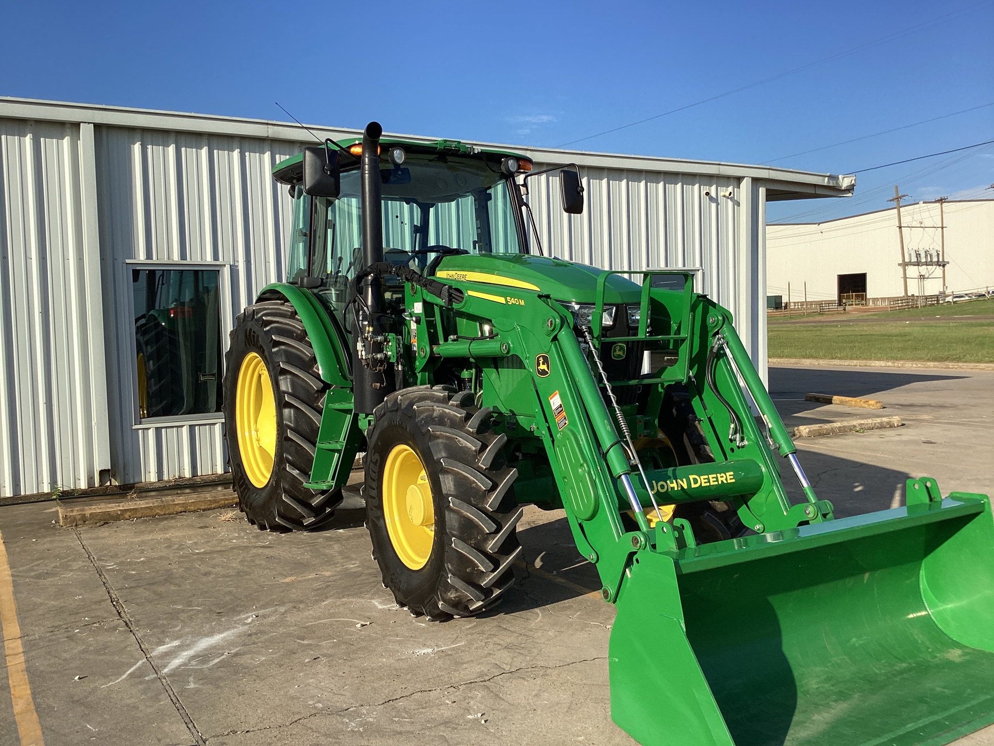 2023 John Deere 6105E Cab Image 8