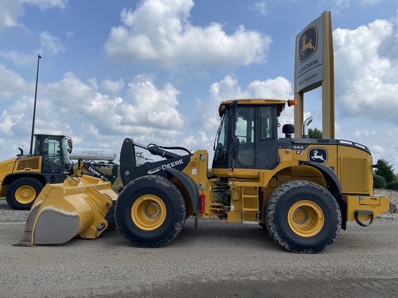 Photo of 2023 John Deere 644 P