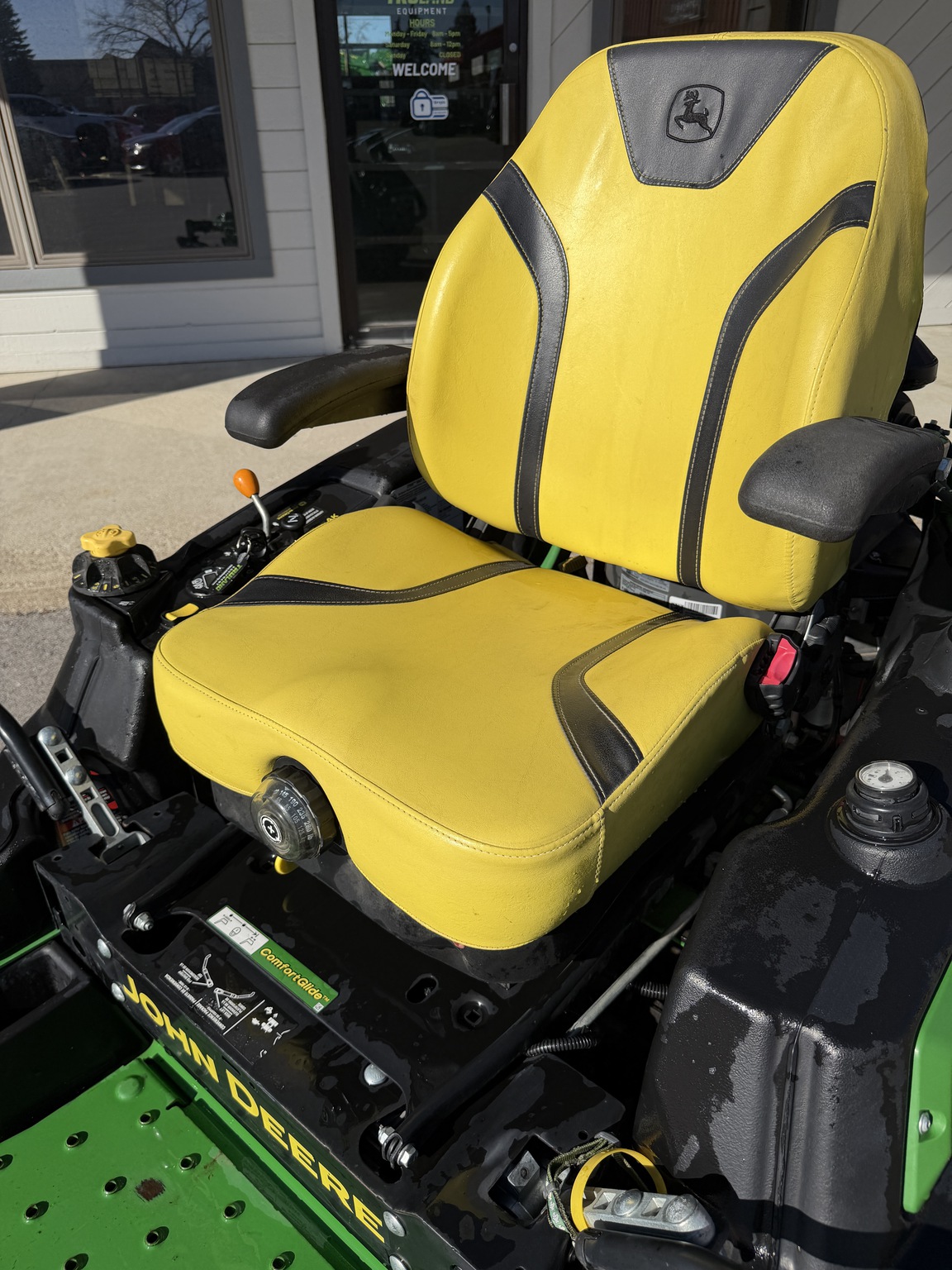 2022 John Deere Z970R Image 8