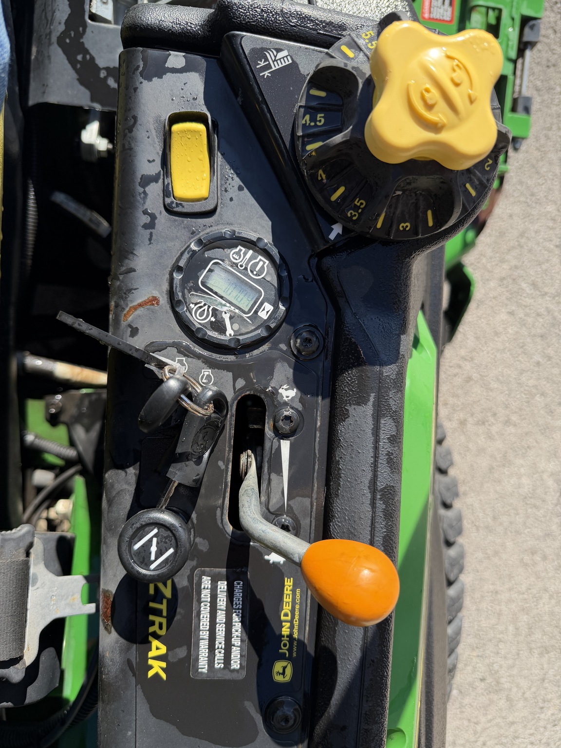 2022 John Deere Z970R Image 9