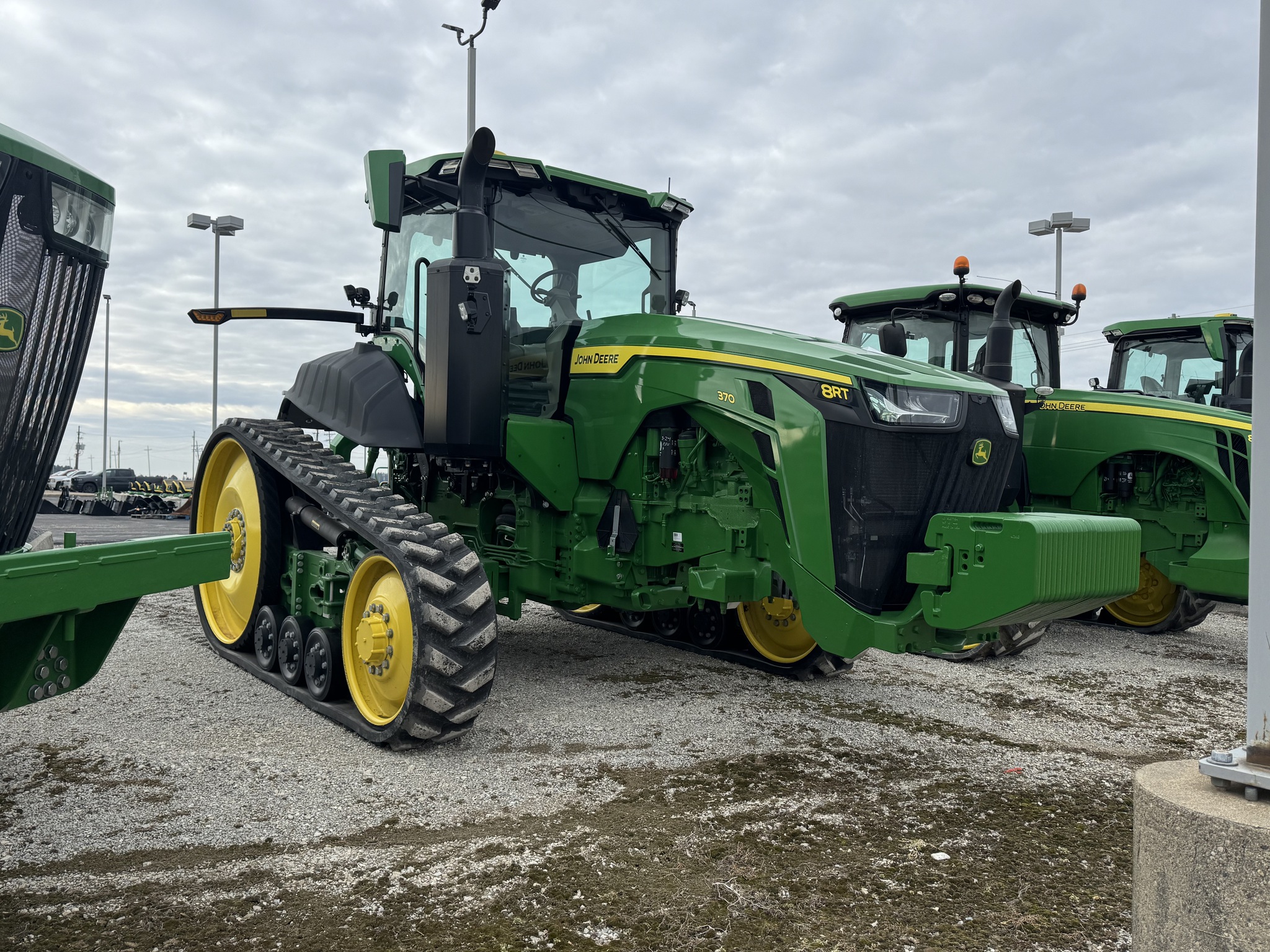 2024 John Deere 8RT 370 Image 2