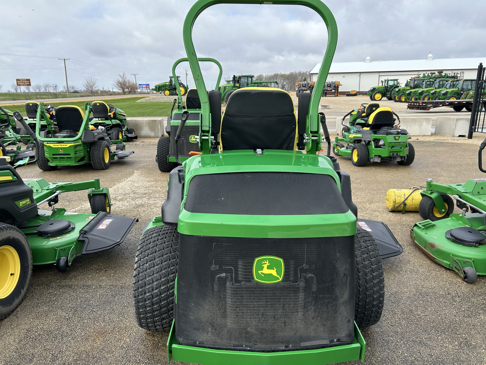  2024 John Deere Z997R at Heritage Tractor in Dixon, IL